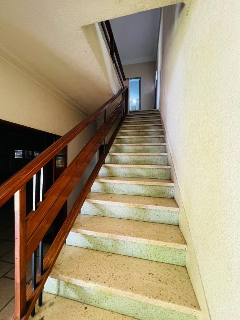 Casa en Alquiler con 1 cochera