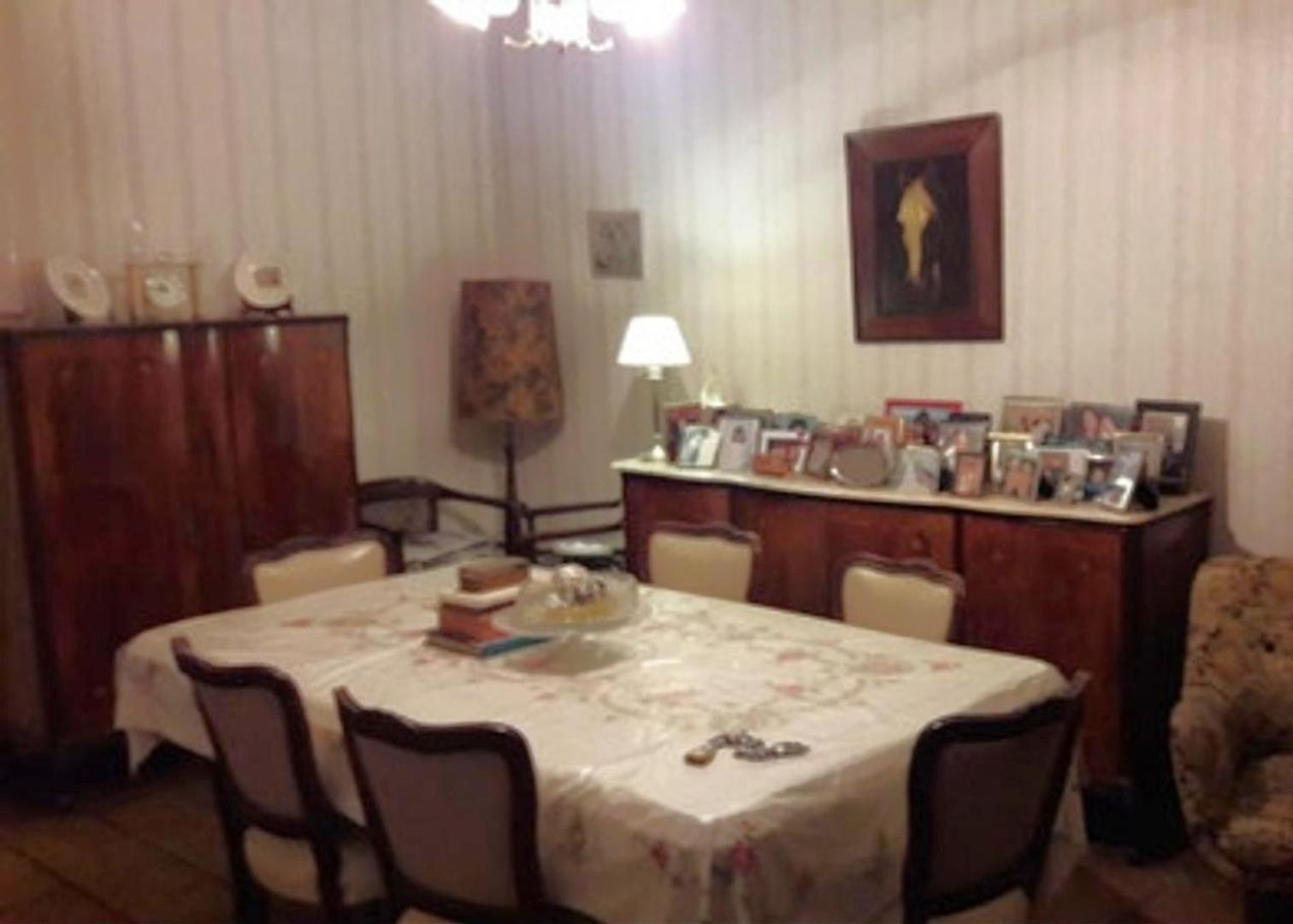 Casa en Venta con 3 cocheras