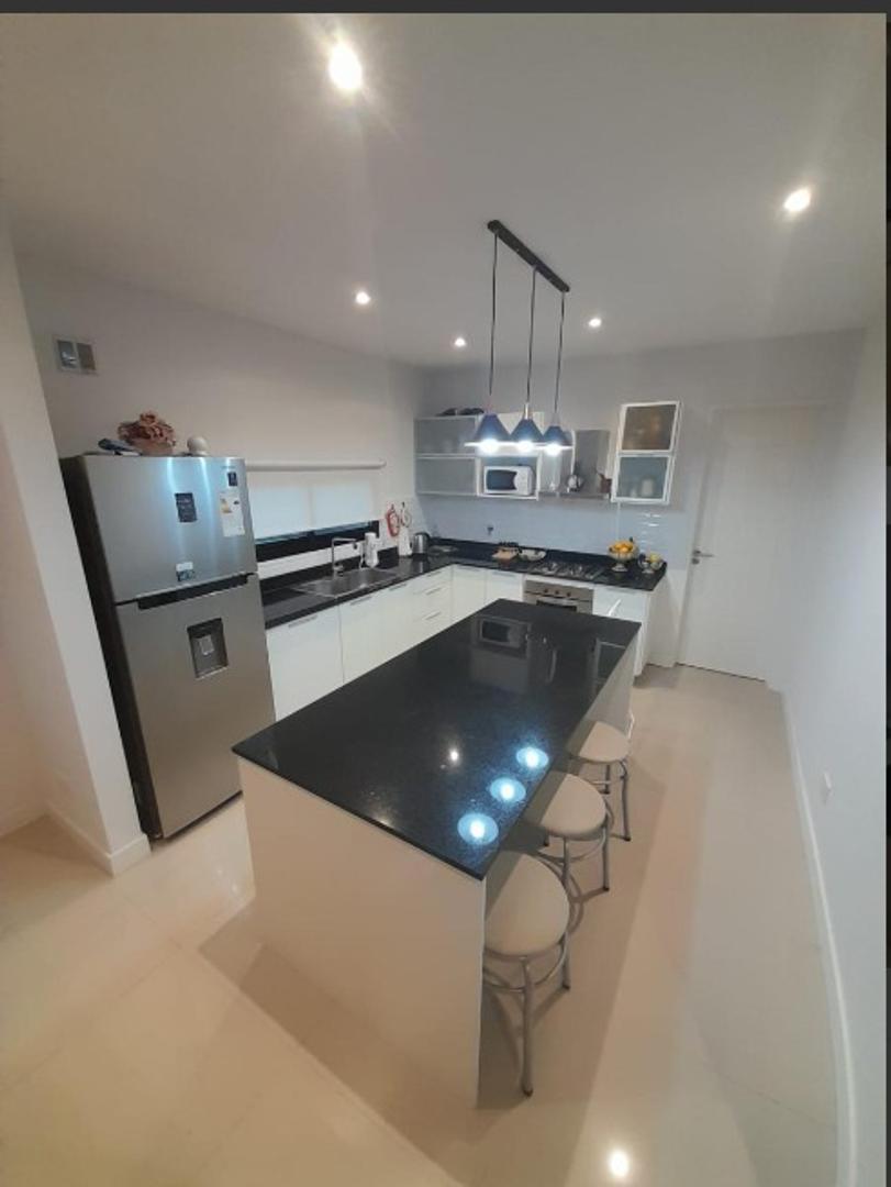 Casa 4 ambientes con 3 baños