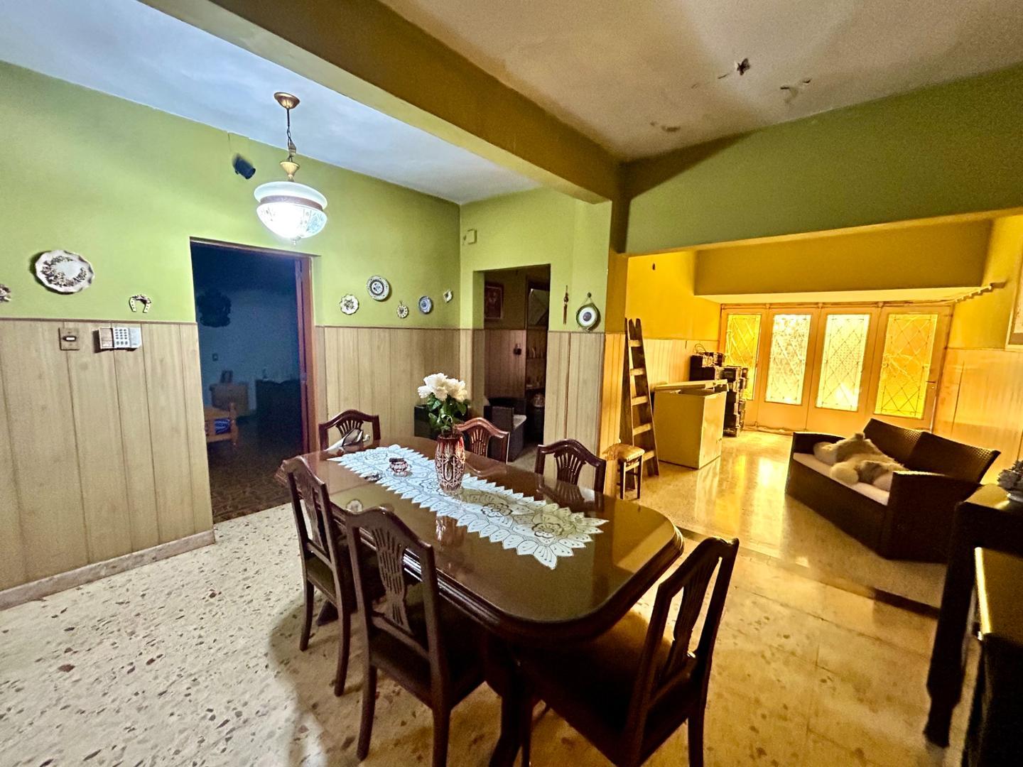 Sánchez Bustamante 1300, Casa, 3 dorm, Excelente Ubicación.