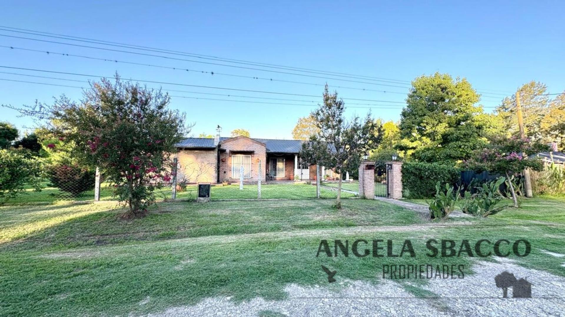 Casa 4 ambientes con 2 baños