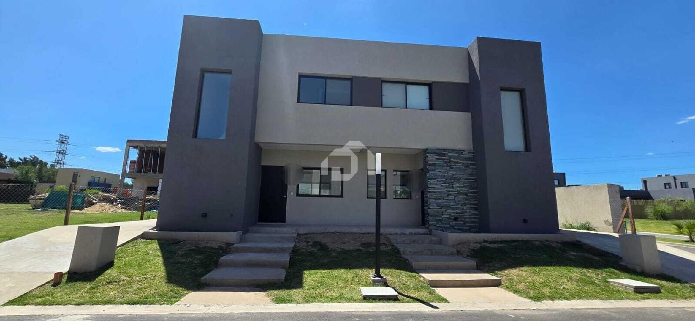 Casa Dúplex  en Venta en Spring Park, Pilar, G.B.A. Zona Norte