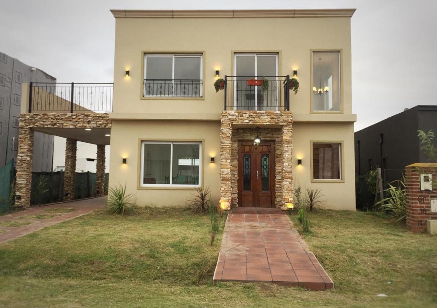 Casa a estrenar en Barrio Laguna Azul - Carlos Spegazzini