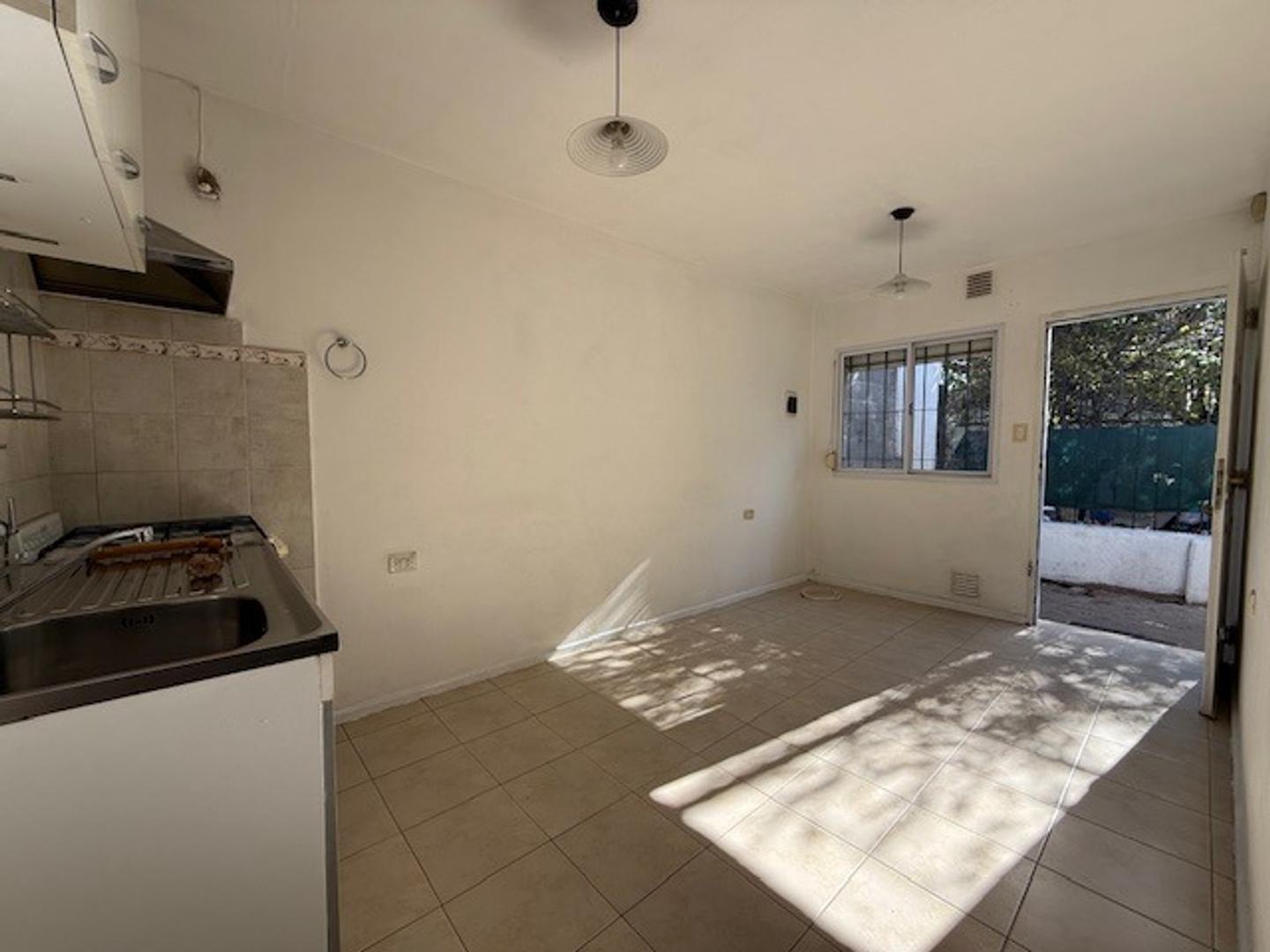 Casa en Alquiler 2 dormitorios patio verde buena ubicacion