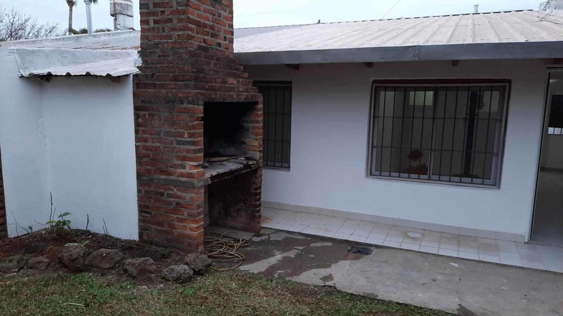 Casa 4 ambientes con 1 baño