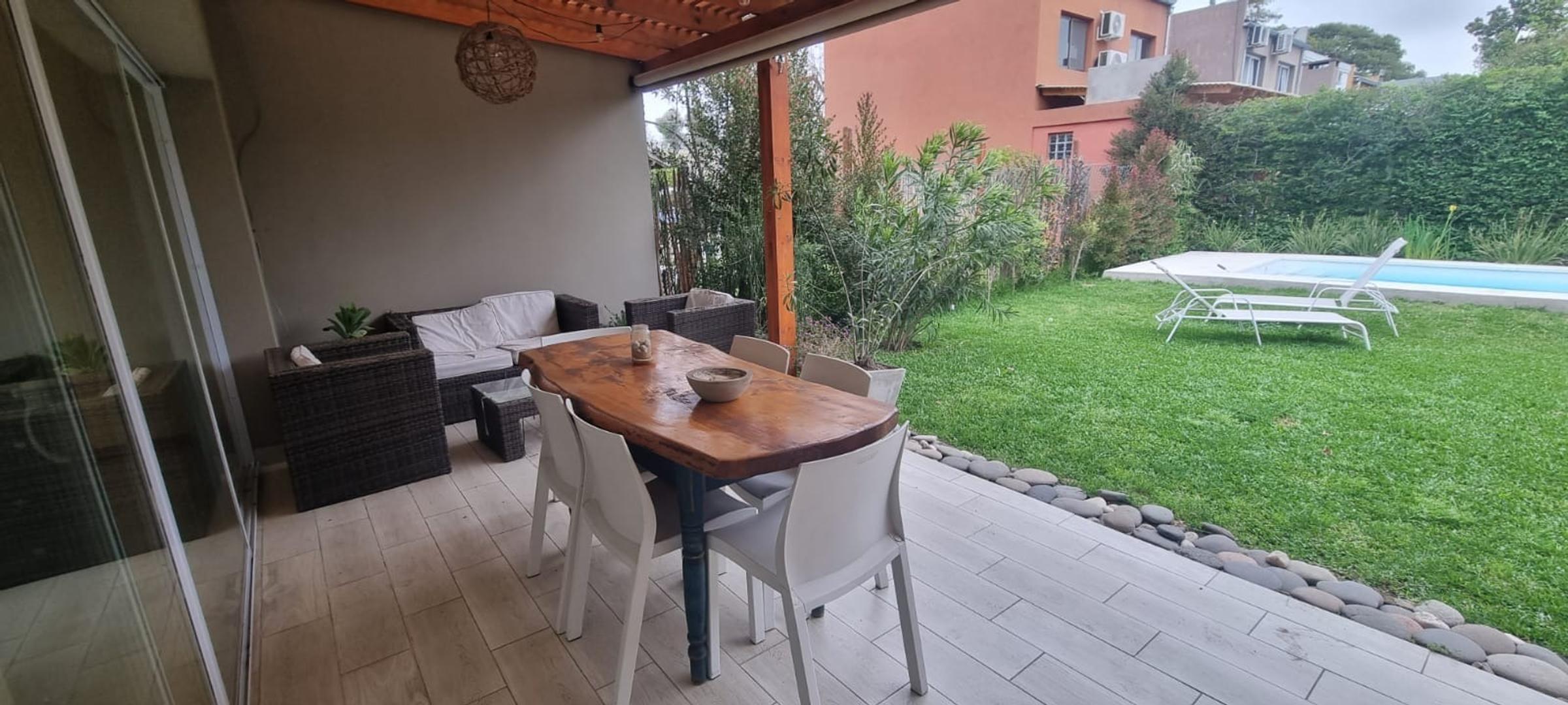 Casa en Alquiler Temporal con 2 cocheras