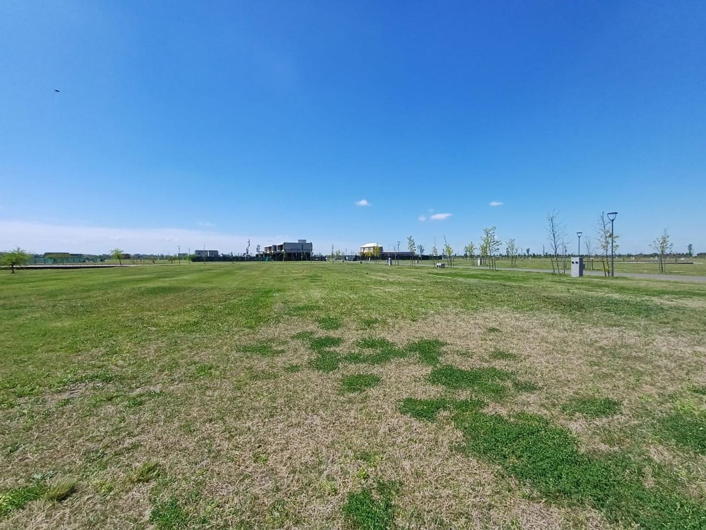 VENTA DE TERRENO EN FUNES. VIDA CLUB DE CAMPO. FRENTE SUR.