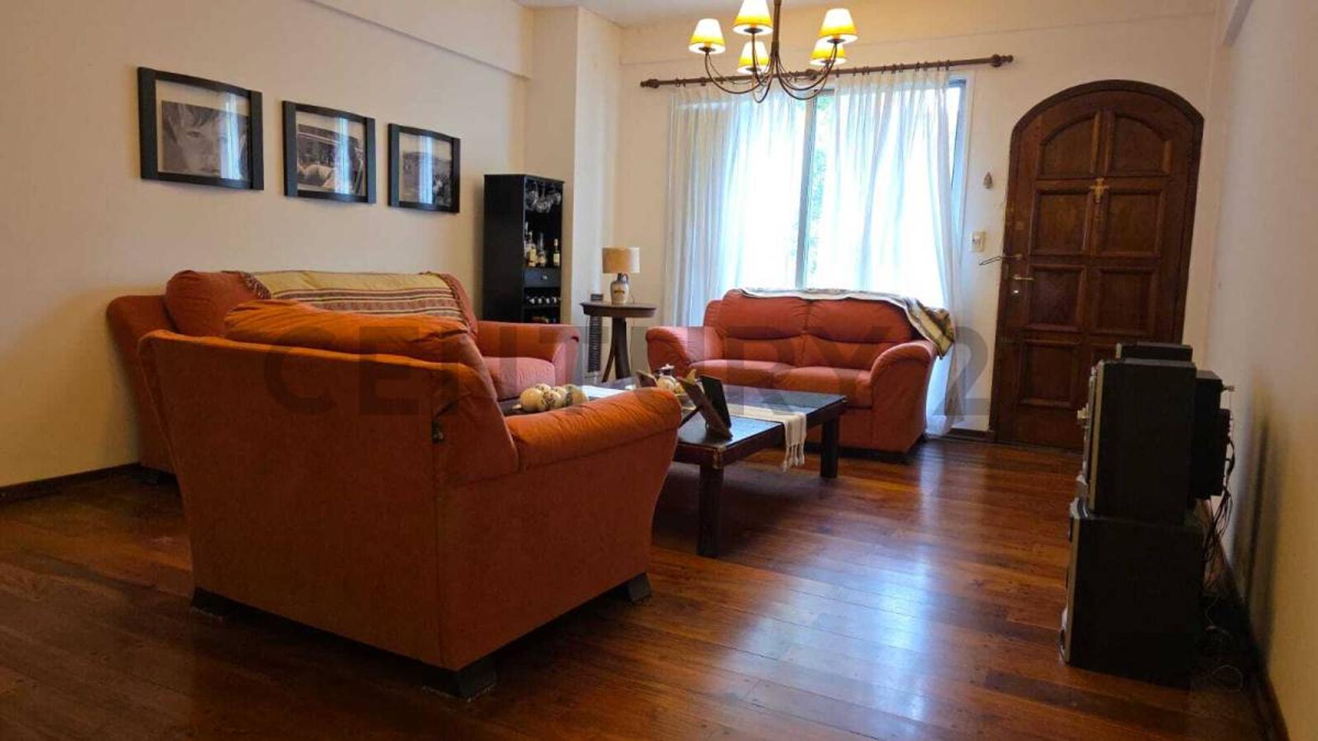 Monseñor Larumbe 100, Piso 0