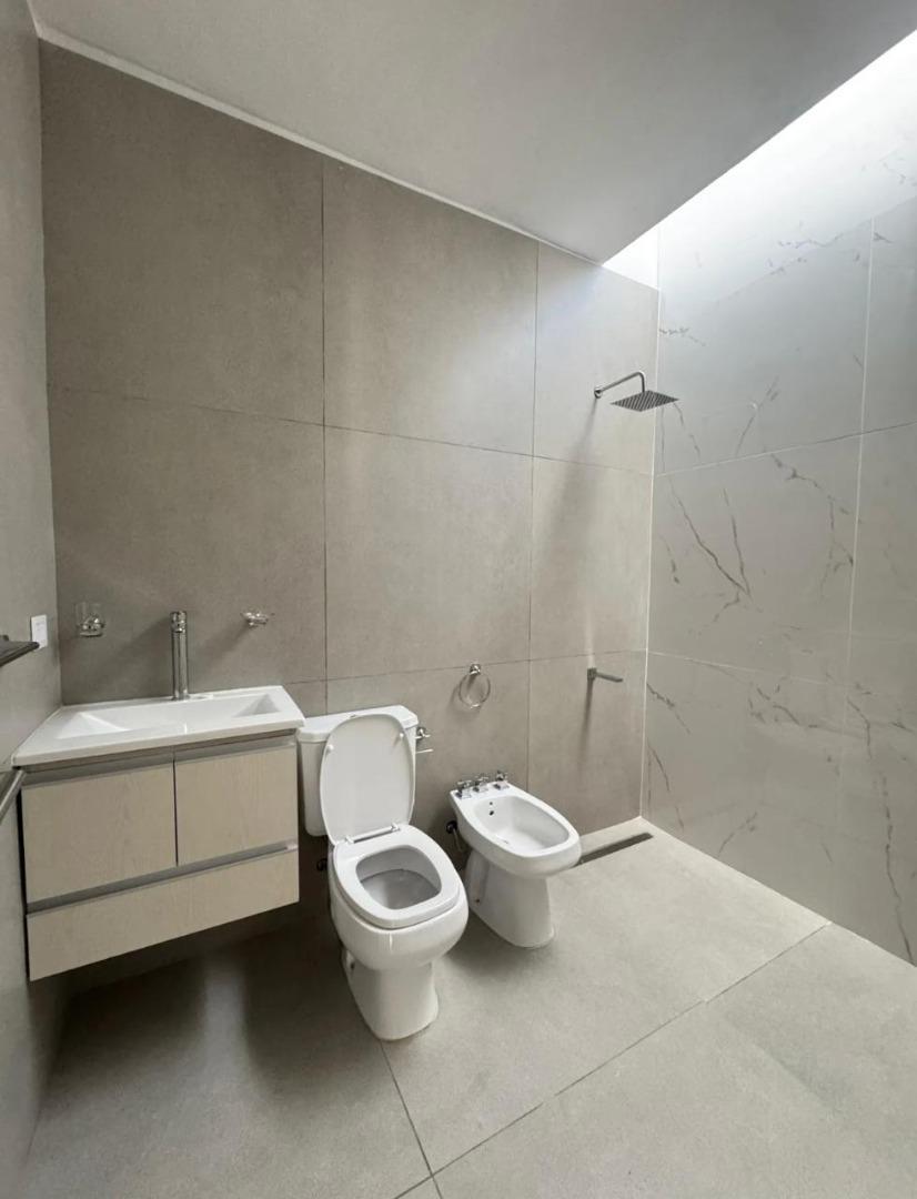 Casa 3 ambientes con 2 baños