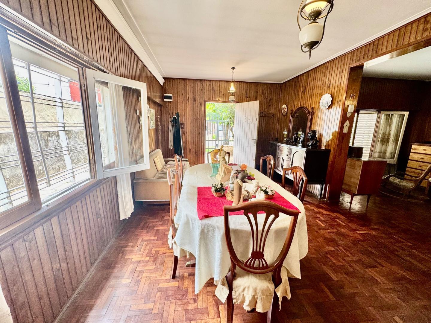 Casa 4 ambientes con 2 baños