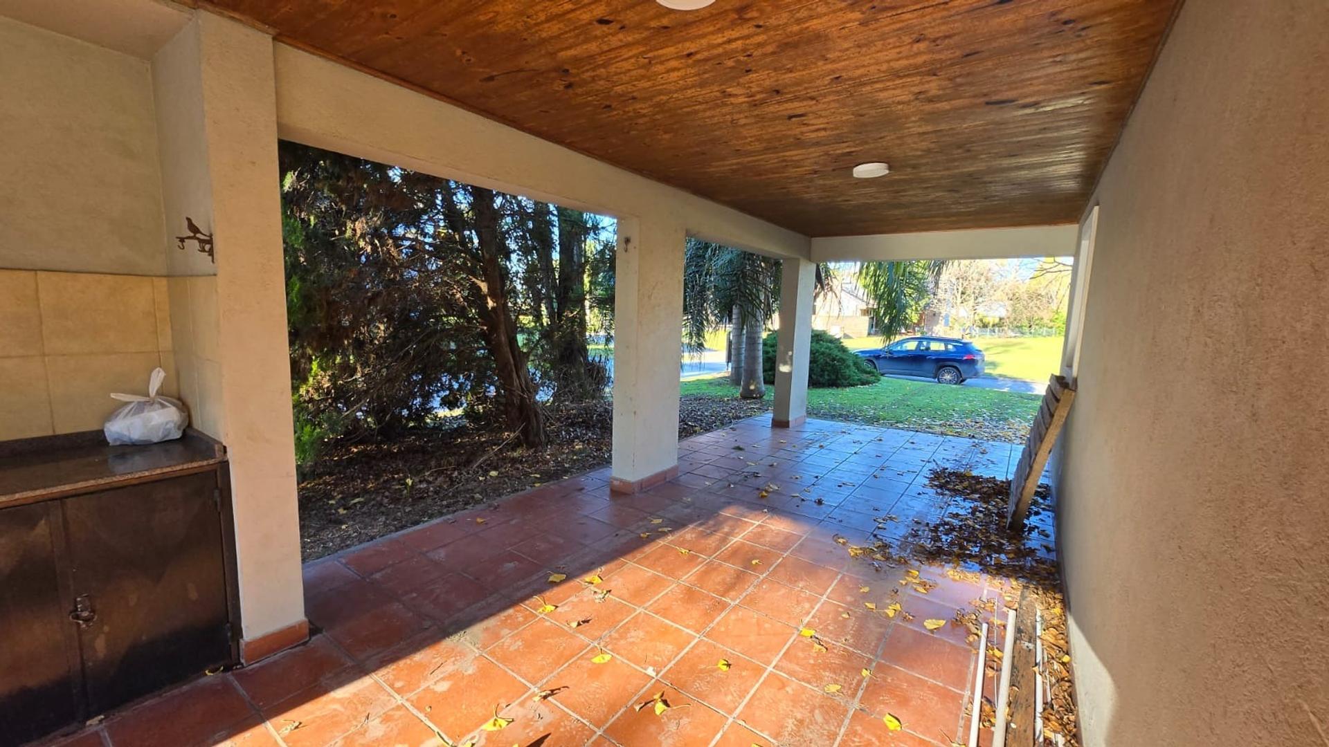 Casa 4 ambientes con 3 baños