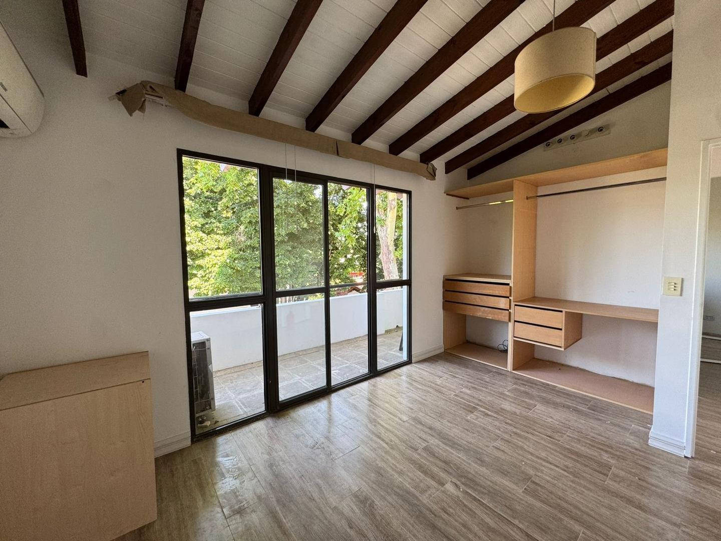 Depto Tipo Casa en Alquiler con 1 cocheras