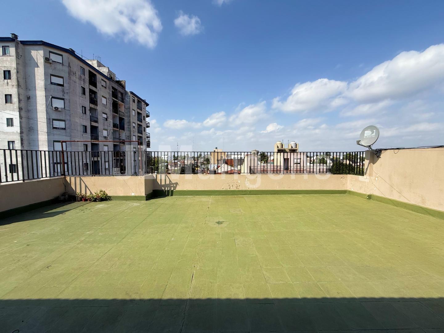 Penthouse 4 ambientes con terraza de 60 m2