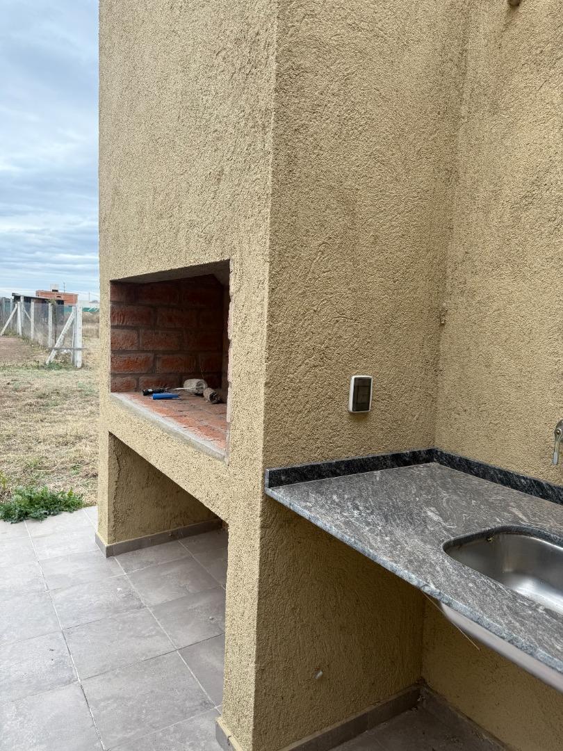 Casa 3 ambientes con 1 baño