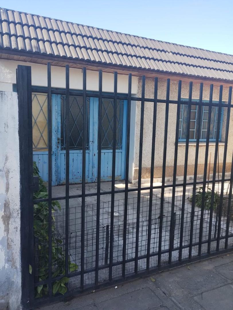 Casa 7 ambientes con 1 baño