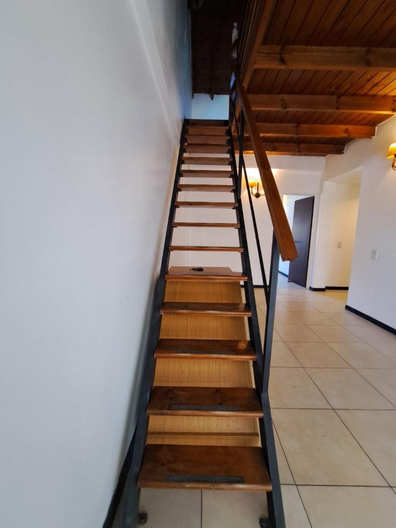 Depto Tipo Casa en Alquiler con 1 cocheras