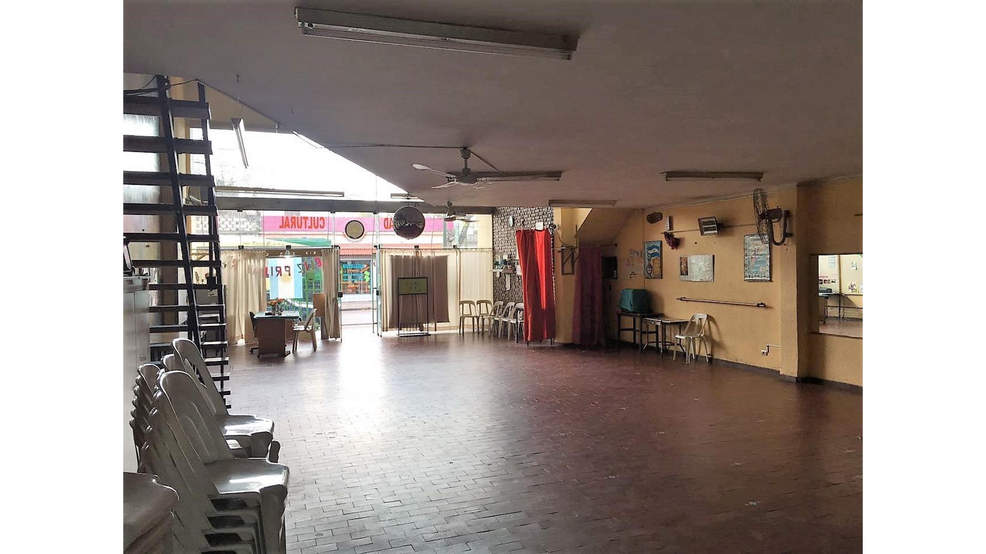 LOCAL 8.66 X 20 MTS. AV. ADER Y PERITO MORENO - ESCUCHA OFER