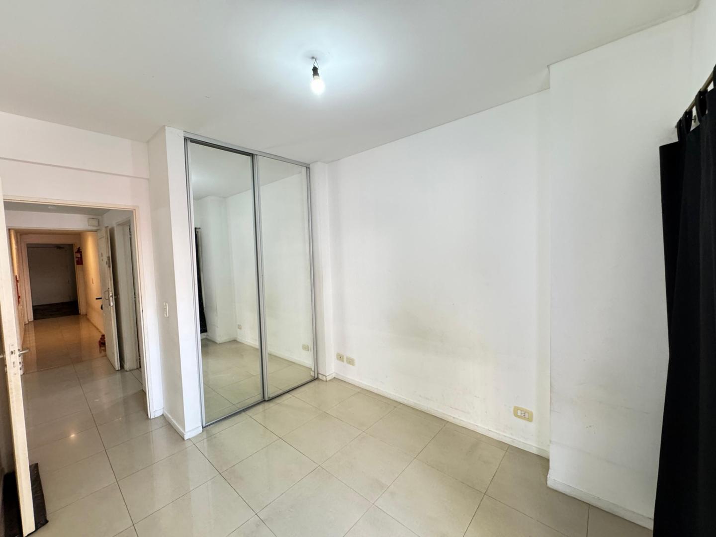 2 Ambientes con escritorio y amenities