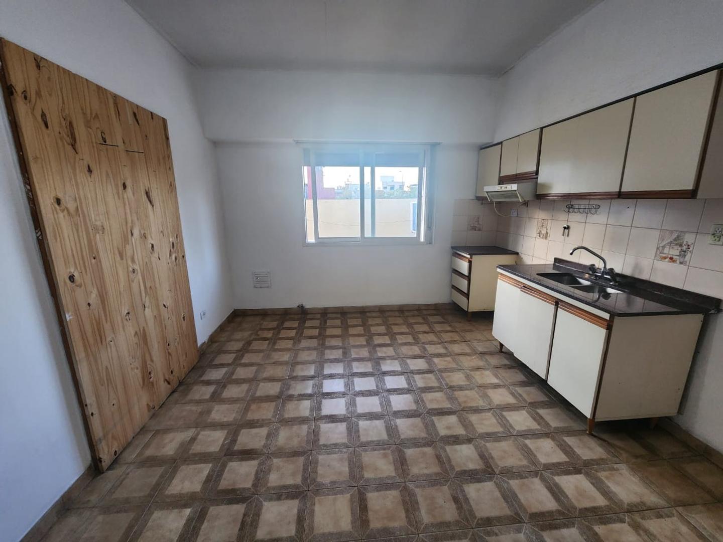 Departamento en primer piso por escalera