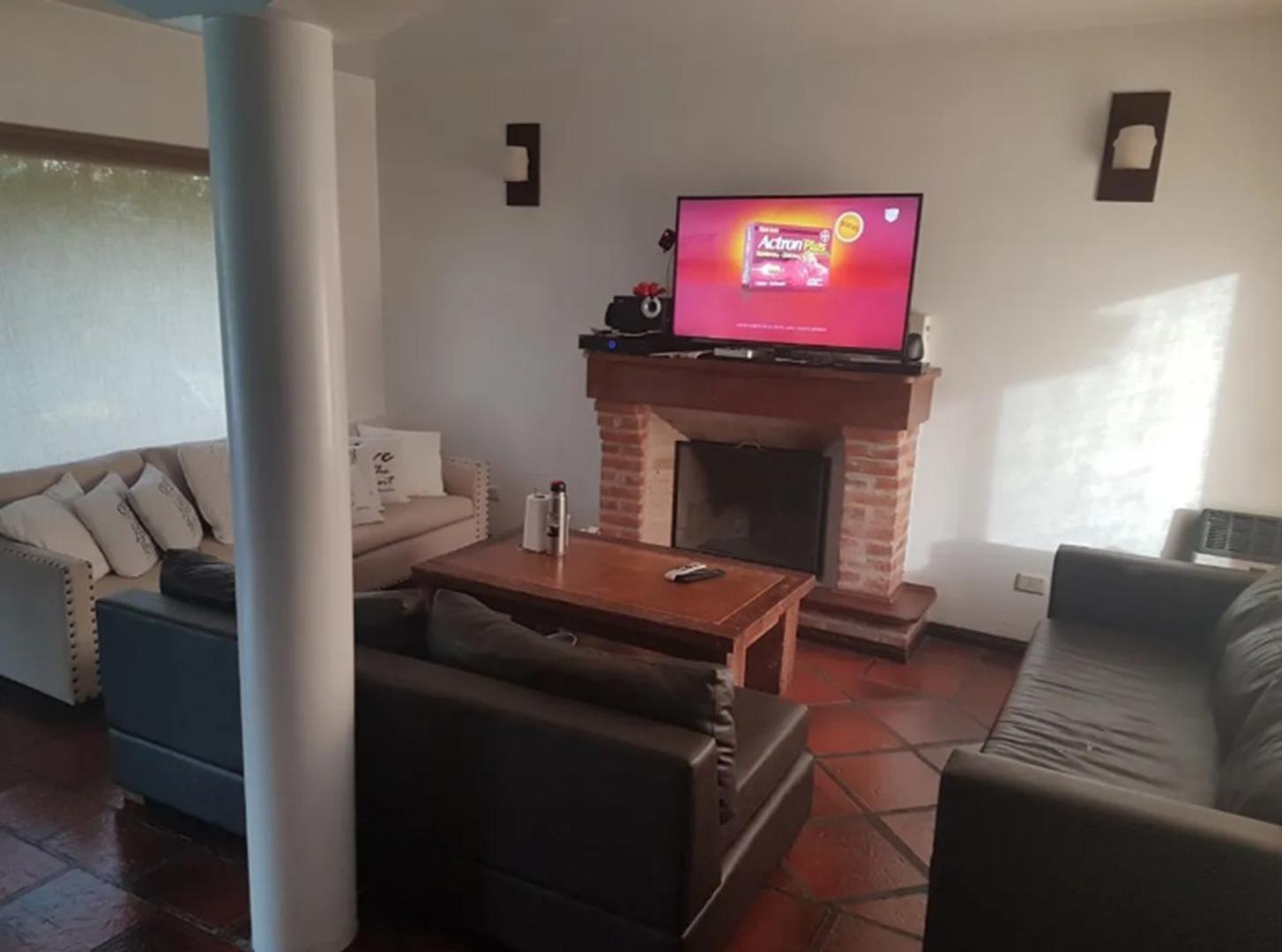 Casa en Venta con 2 cocheras