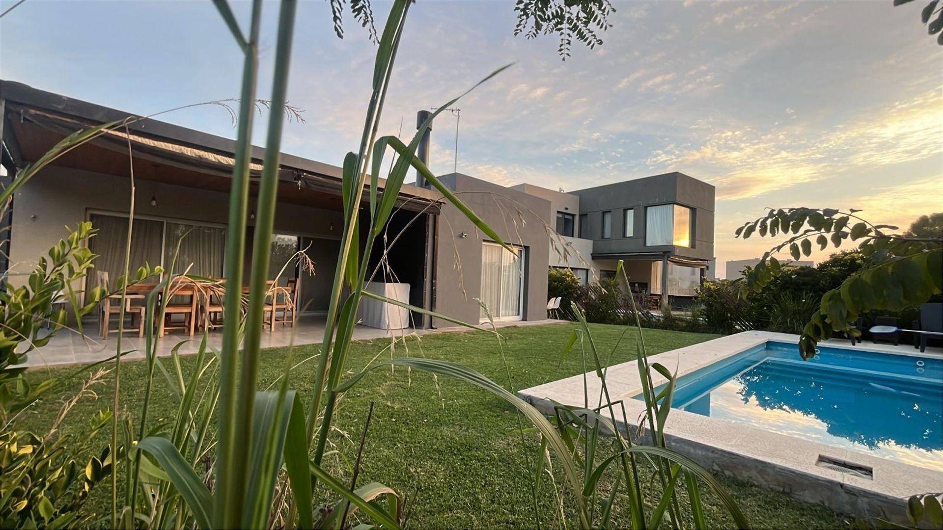 Casa en venta en Santa Emilia, Pilar del Este, real opoortunidad CON EXCELENTE RENTA