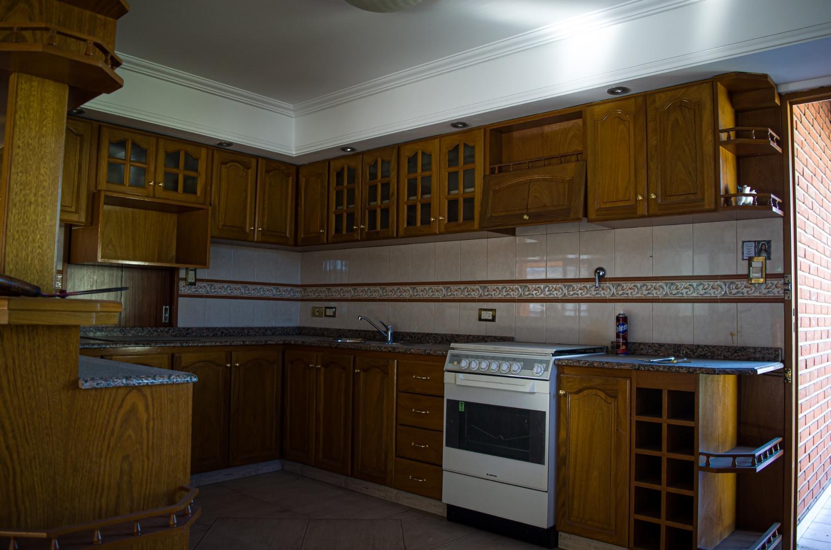 casa impecable estado con galpon