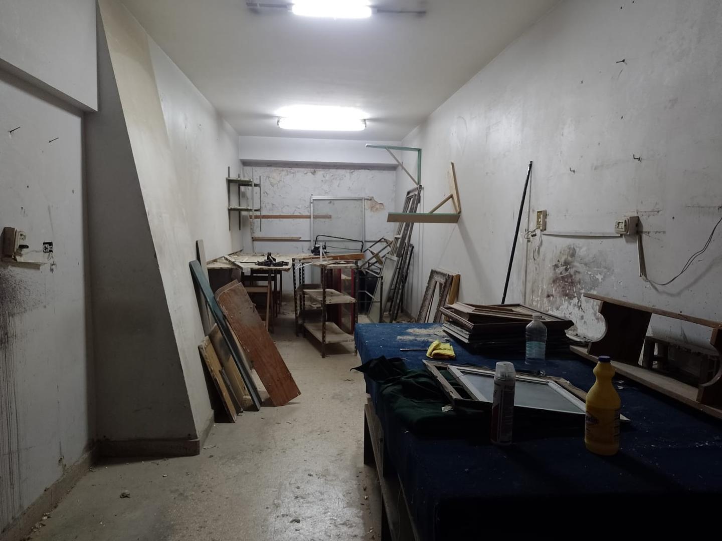 BARRIO NORTE LOCAL C/SOTANO EXCELENTE UBICACION!