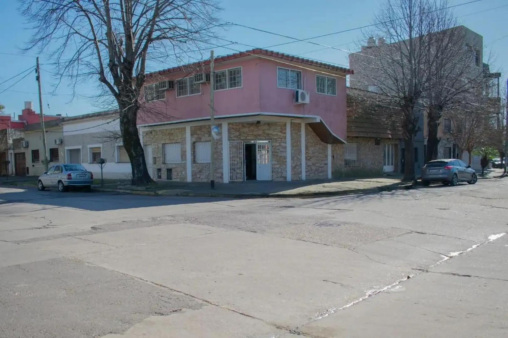 Local en venta en esdquina - 71 y 117