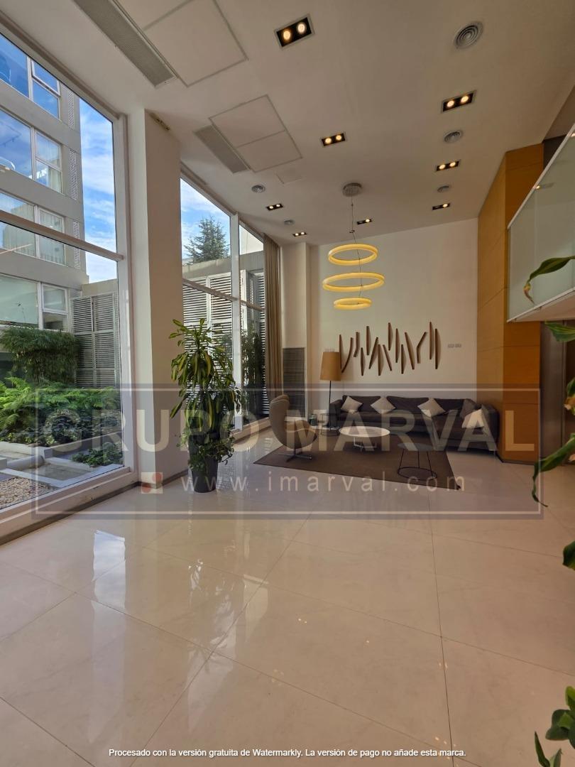 Oficina en Alquiler con 2 cocheras