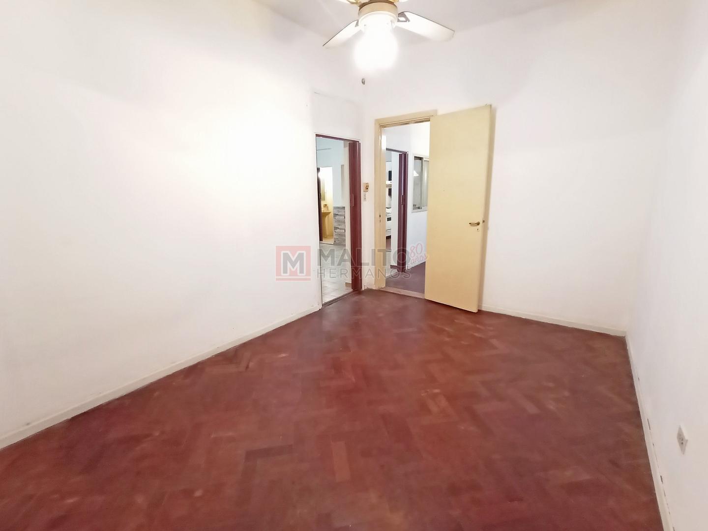 Depto Tipo Casa en Alquiler 50 años