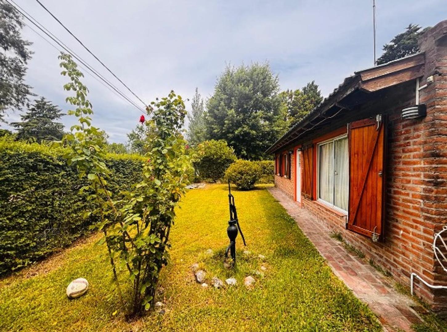 Casa en Venta con 2 cocheras