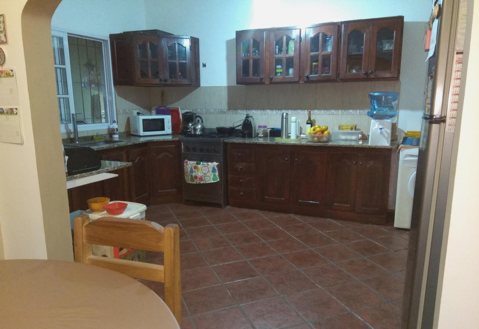 Casa en v depart. entrada independiente- Temperley