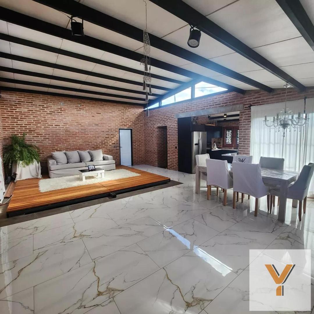 Casa en venta - 2 Dormitorios 2 Baños - Cocheras - 1.050Mts2 - Chascomús