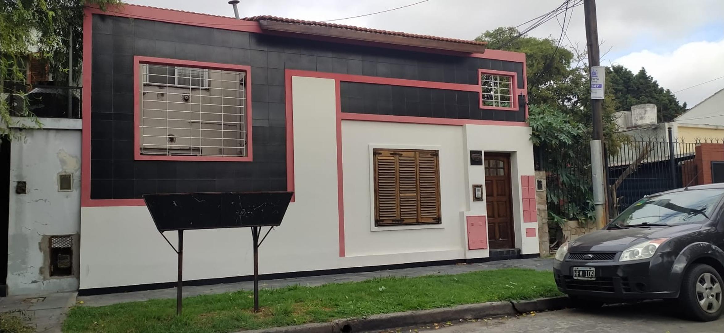 Venta de PH 3 ambientes con patio en Bernal Oeste