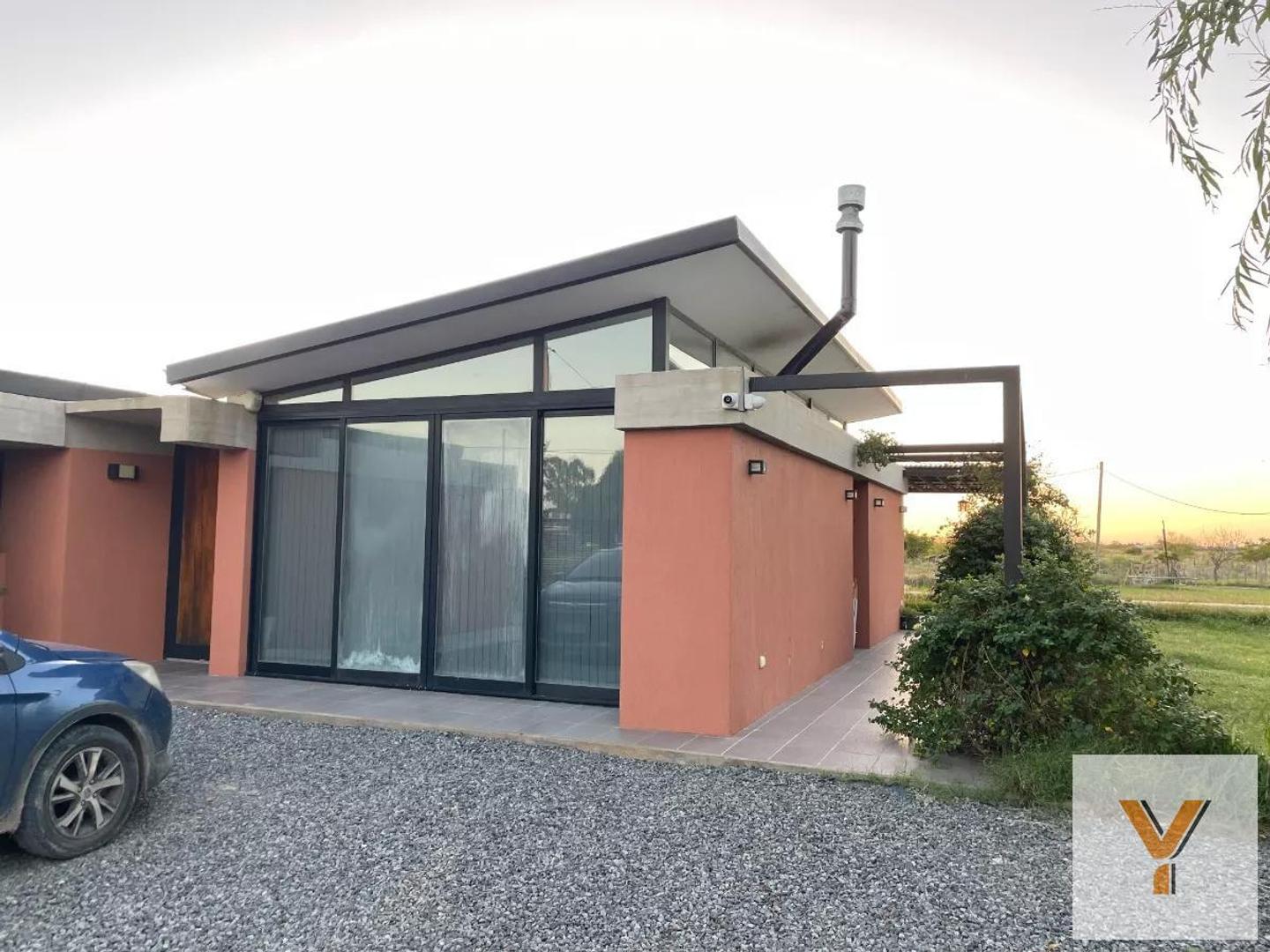 Casa en venta - 2 Dormitorios 2 Baños - 2.100Mts2 - Berisso