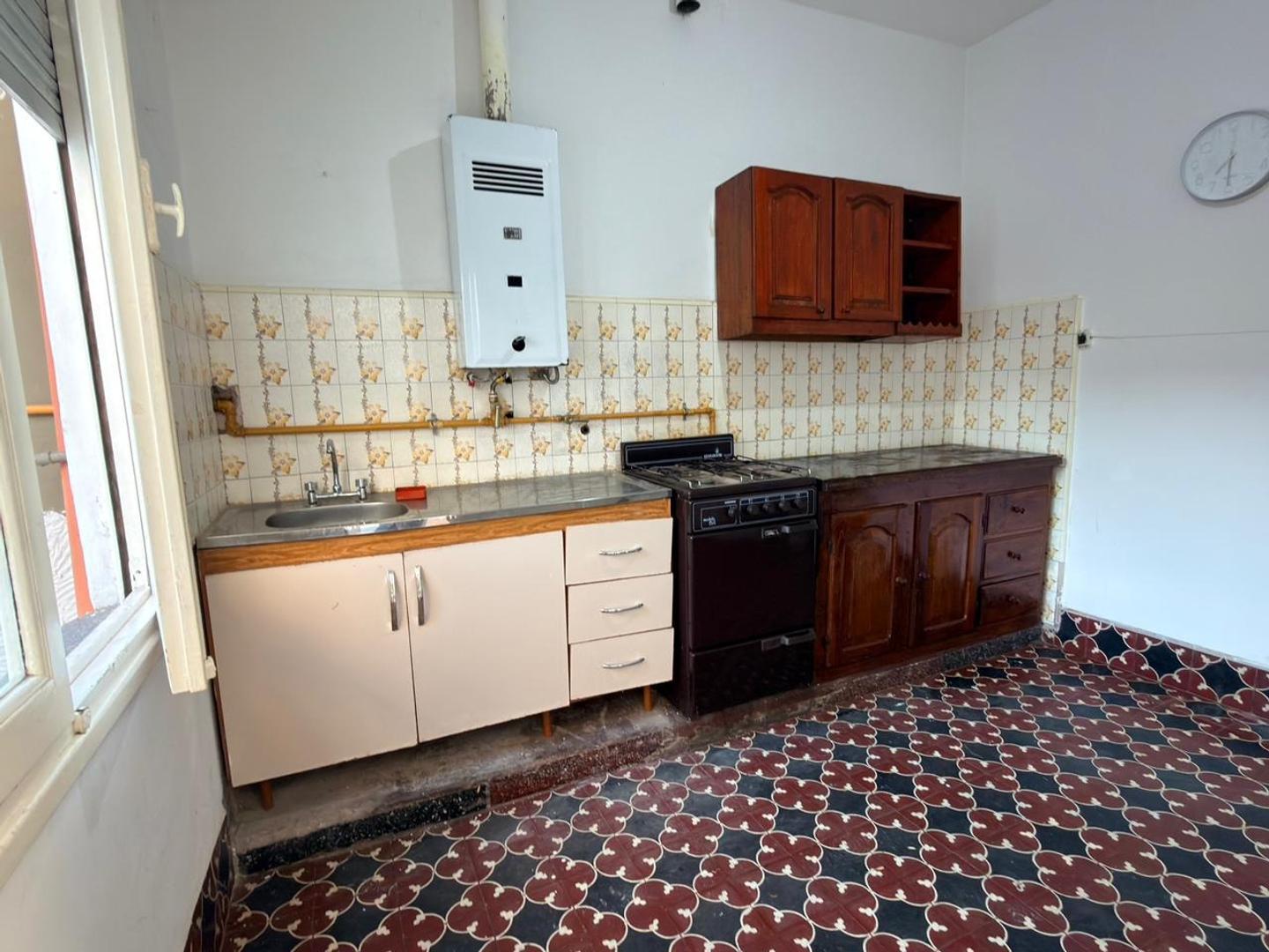 DEPARTAMENTO 2 AMB PLANTA BAJA CON COCHERA Y PATIO