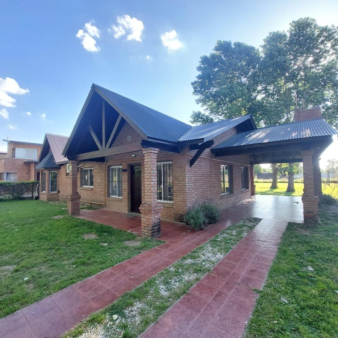 Casa en venta en Funes, zona de countries.