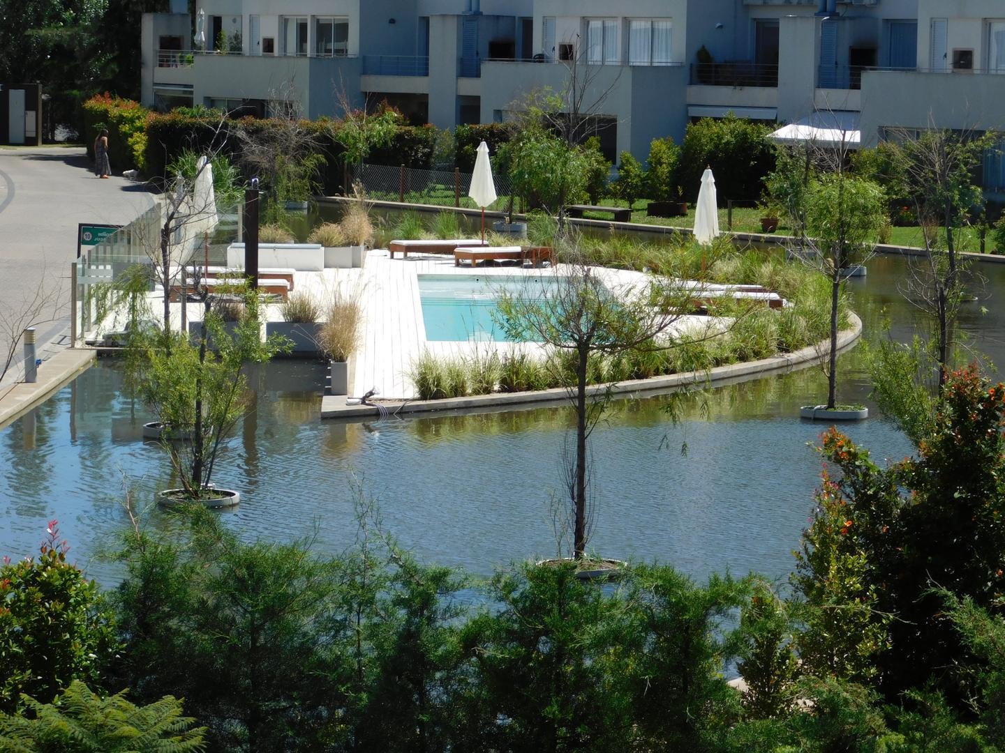 Av. Bulevard Del Mirador 200, Piso 1