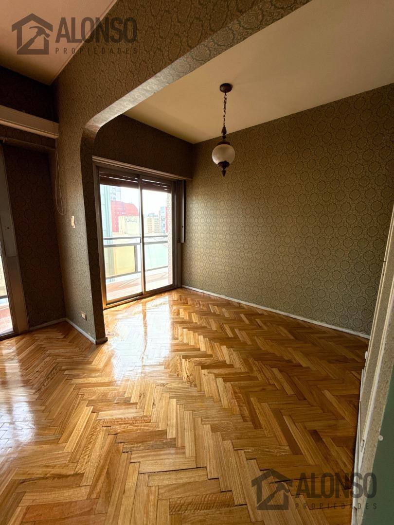 DEPARTAMENTO 4 AMBIENTES CON BALCÓN EN VENTA EN LANUS