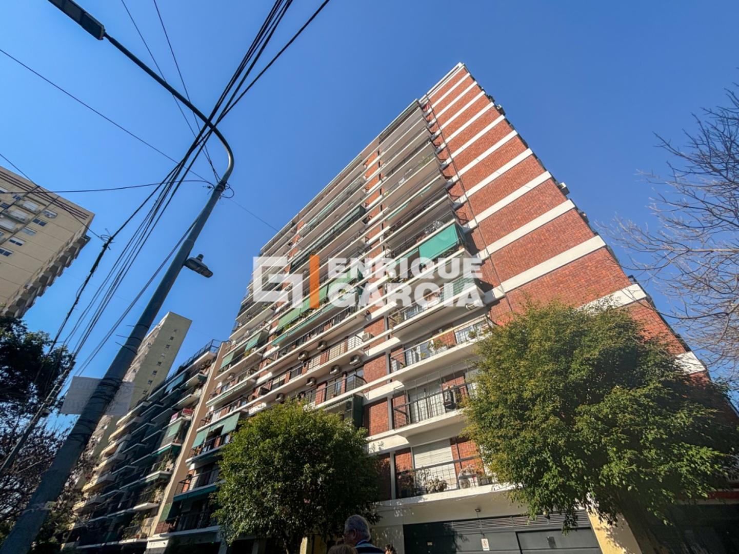 VENTA 4 AMBIENTES C/DEPENDENCIAS FRENTE BALCÓN CORR COCHERA