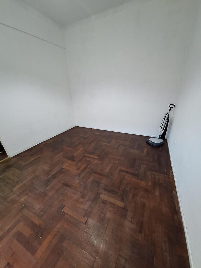 Hipolito Yrigoyen 619 , Piso 1