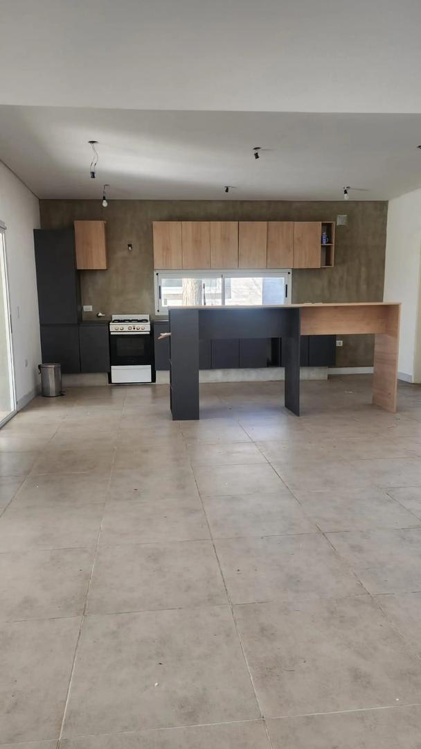 Casa 4 ambientes con 3 baños