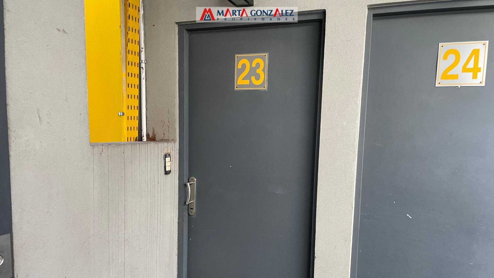 Pastor Obligado 200, Piso 2