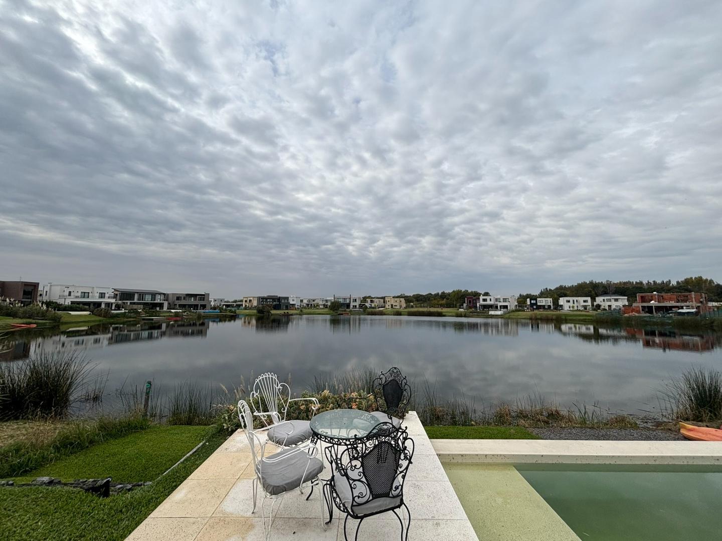 Casa venta Villanueva a la laguna Barrio Santa Ana