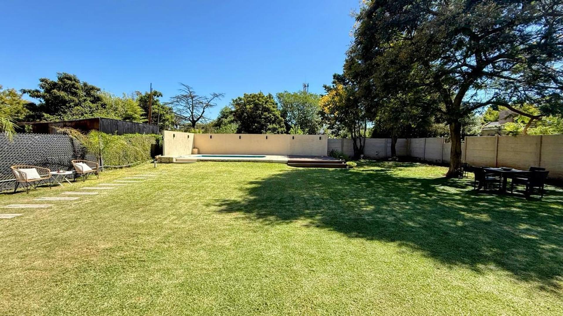 Casa en Venta con 2 cocheras