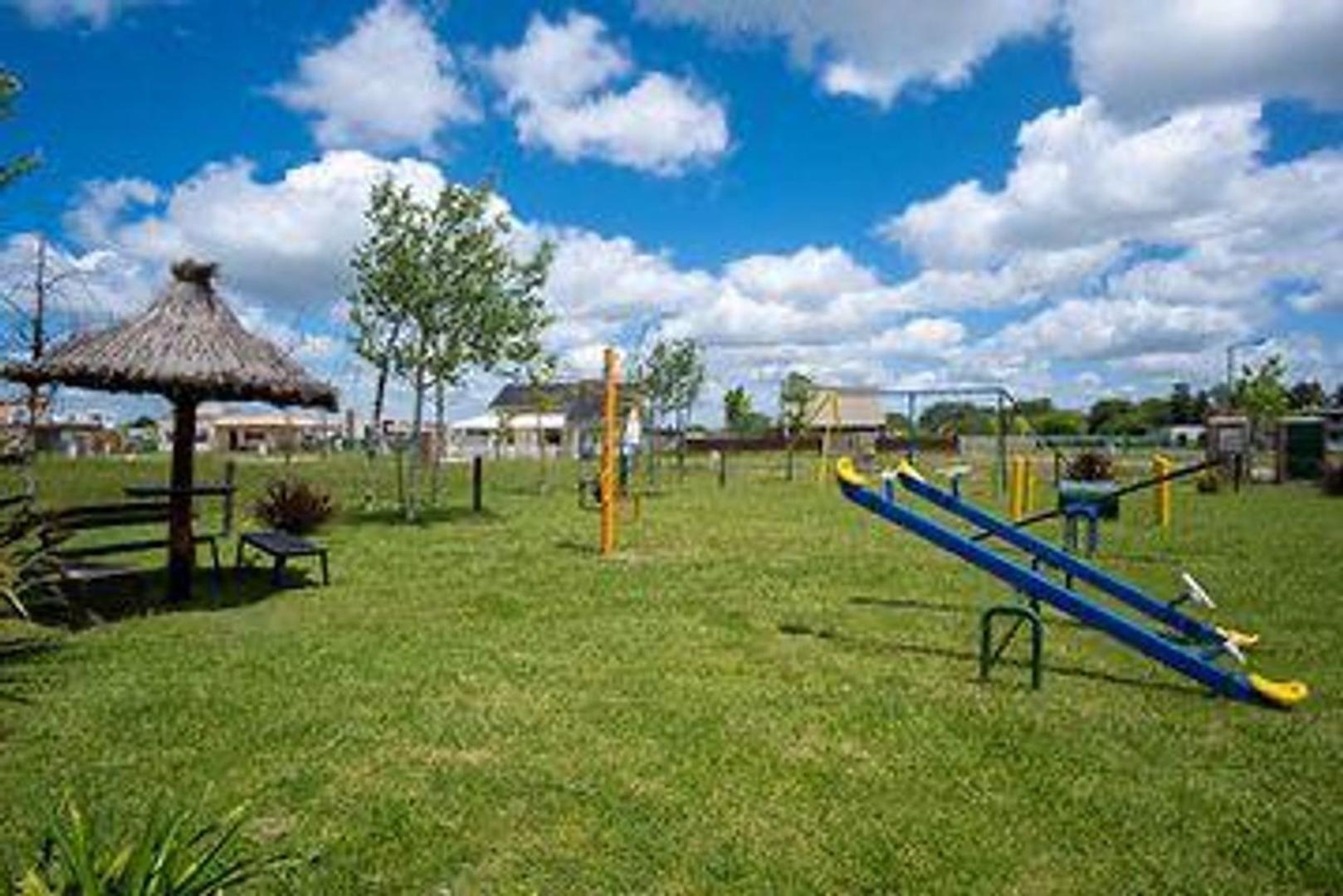 VENTA DE CASA 4 AMBIENTES LAGUNA AZUL APTO CREDITO