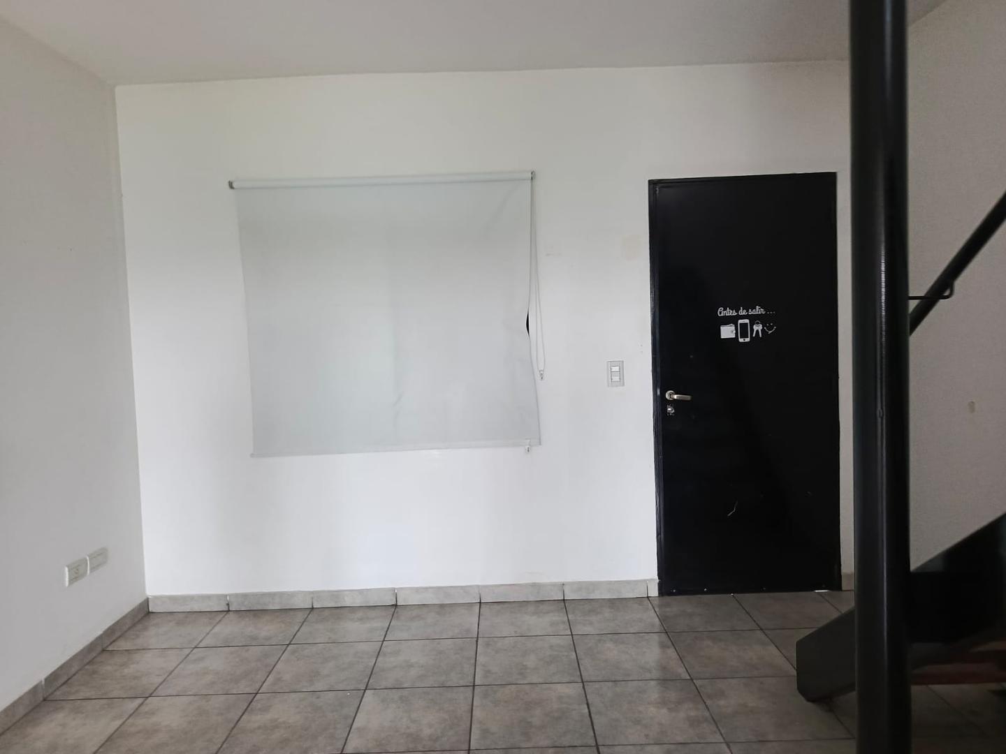Casa en Alquiler con 1 cochera