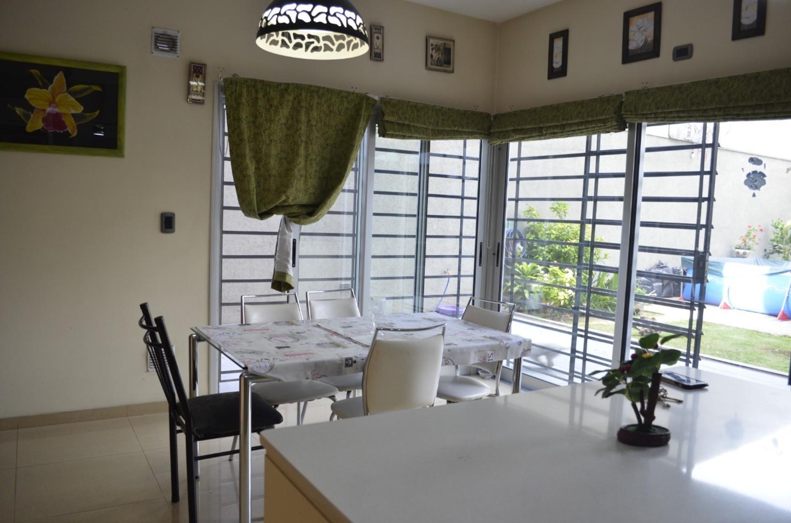 Casa en Venta con 5 cocheras