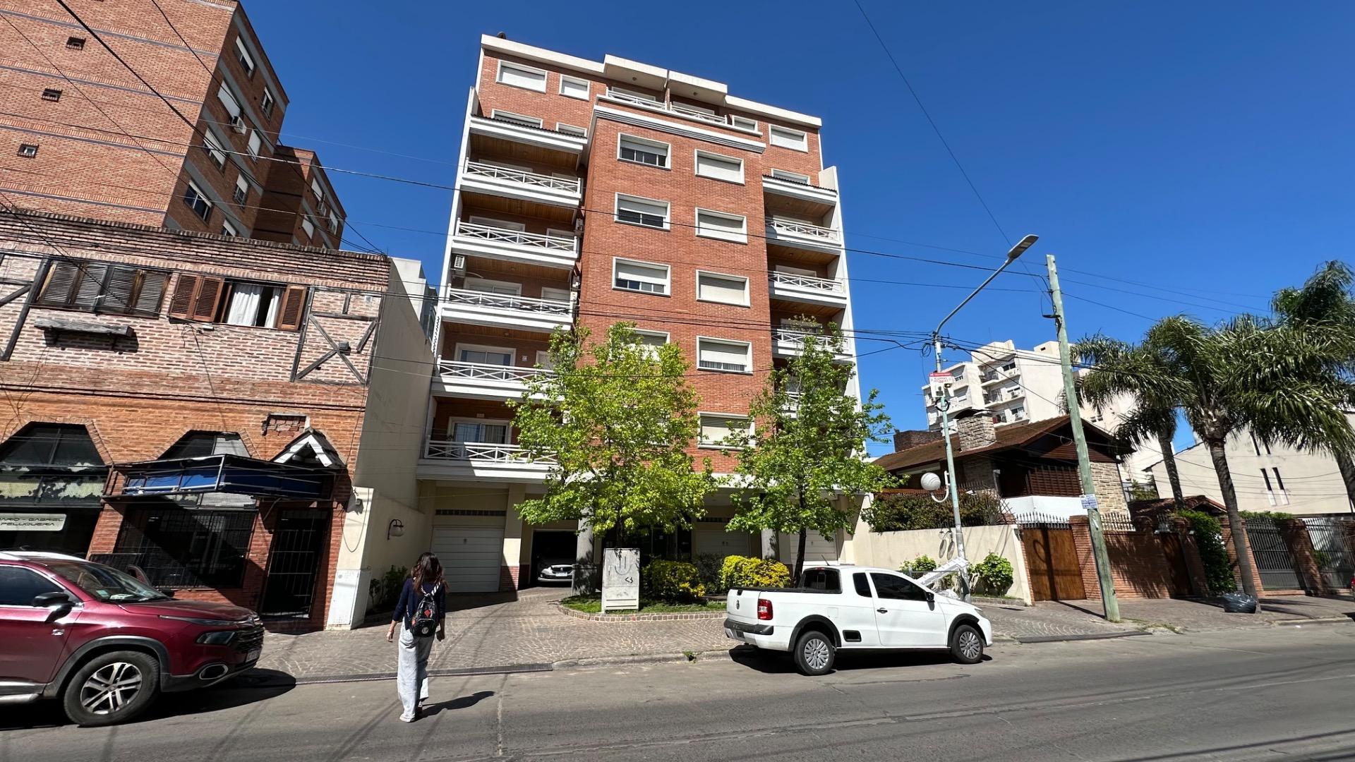 Departamento 3 ambientes en venta en Castelar Norte Centro