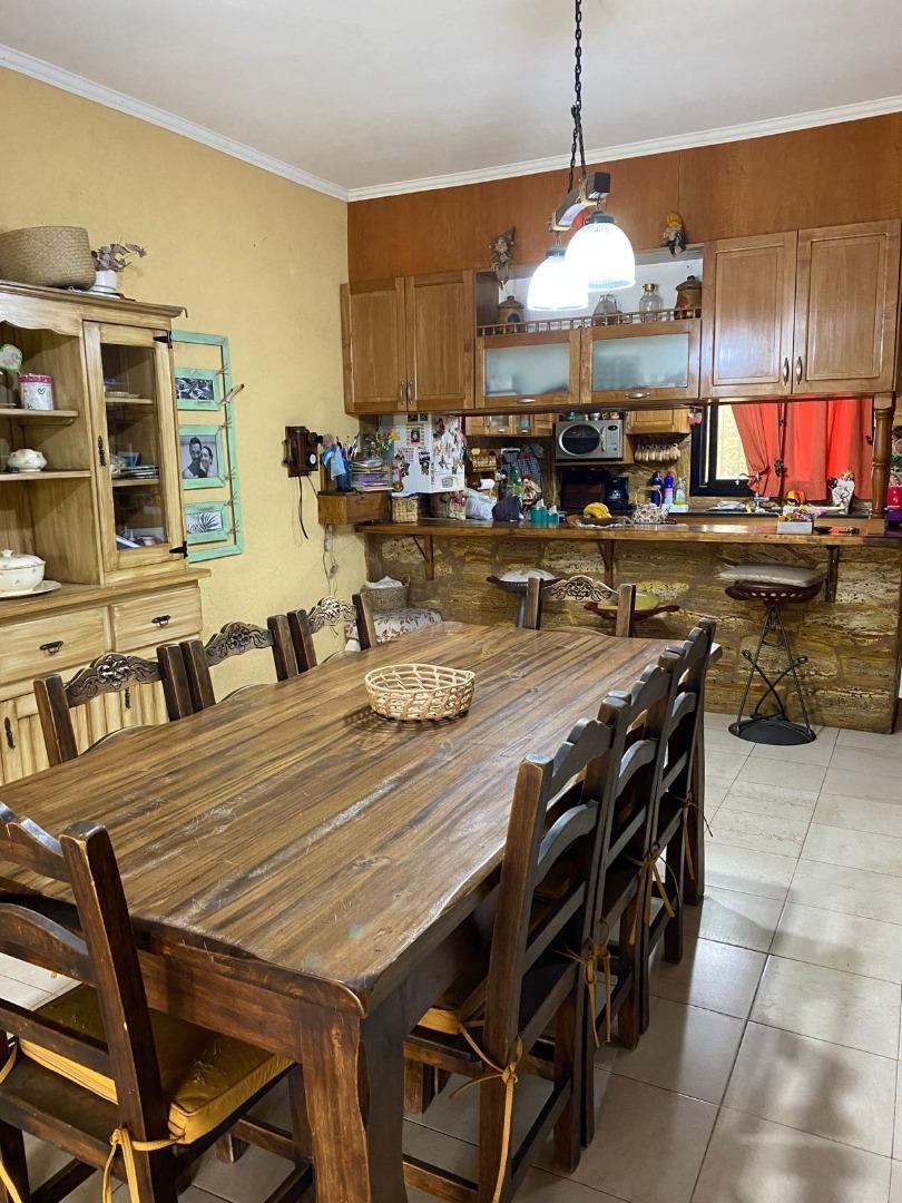 Casa 5 ambientes con 3 baños